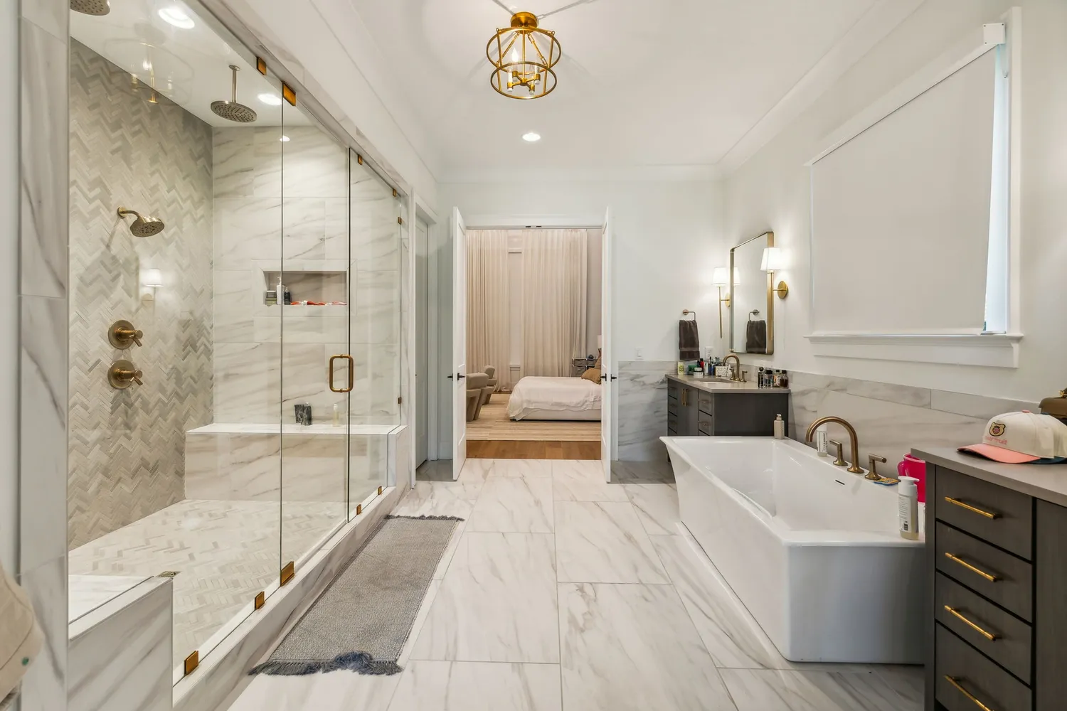 a en suite spacious bathroom with a tub shower and window