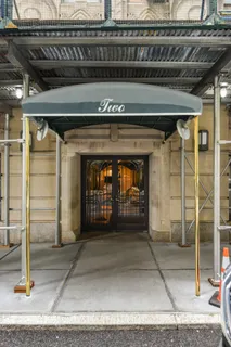 $825,000 | 2 Beekman Place, Unit 8D | Midtown East