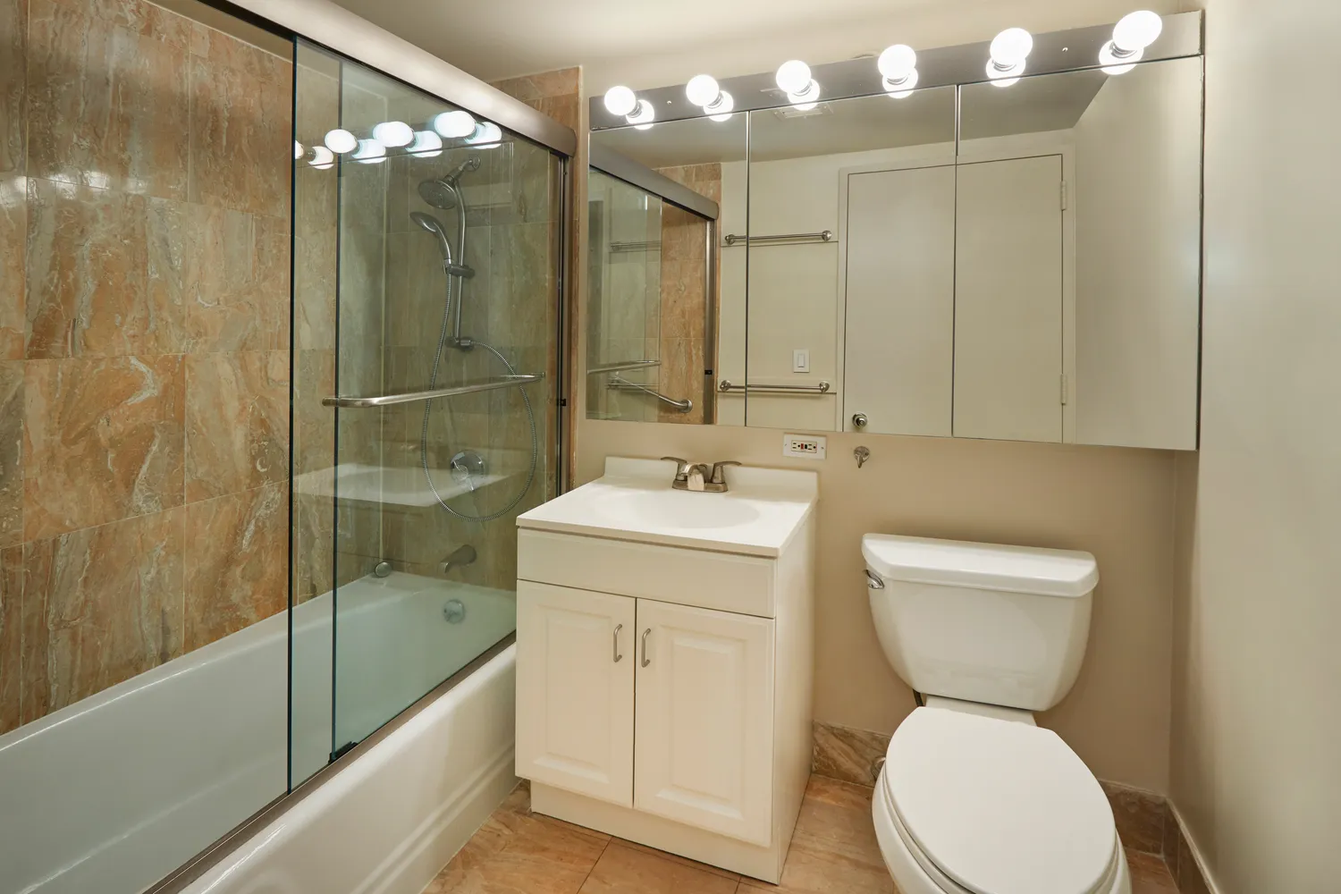 $3,700 | 201 West 72nd Street, Unit 3M | Upper West Side
