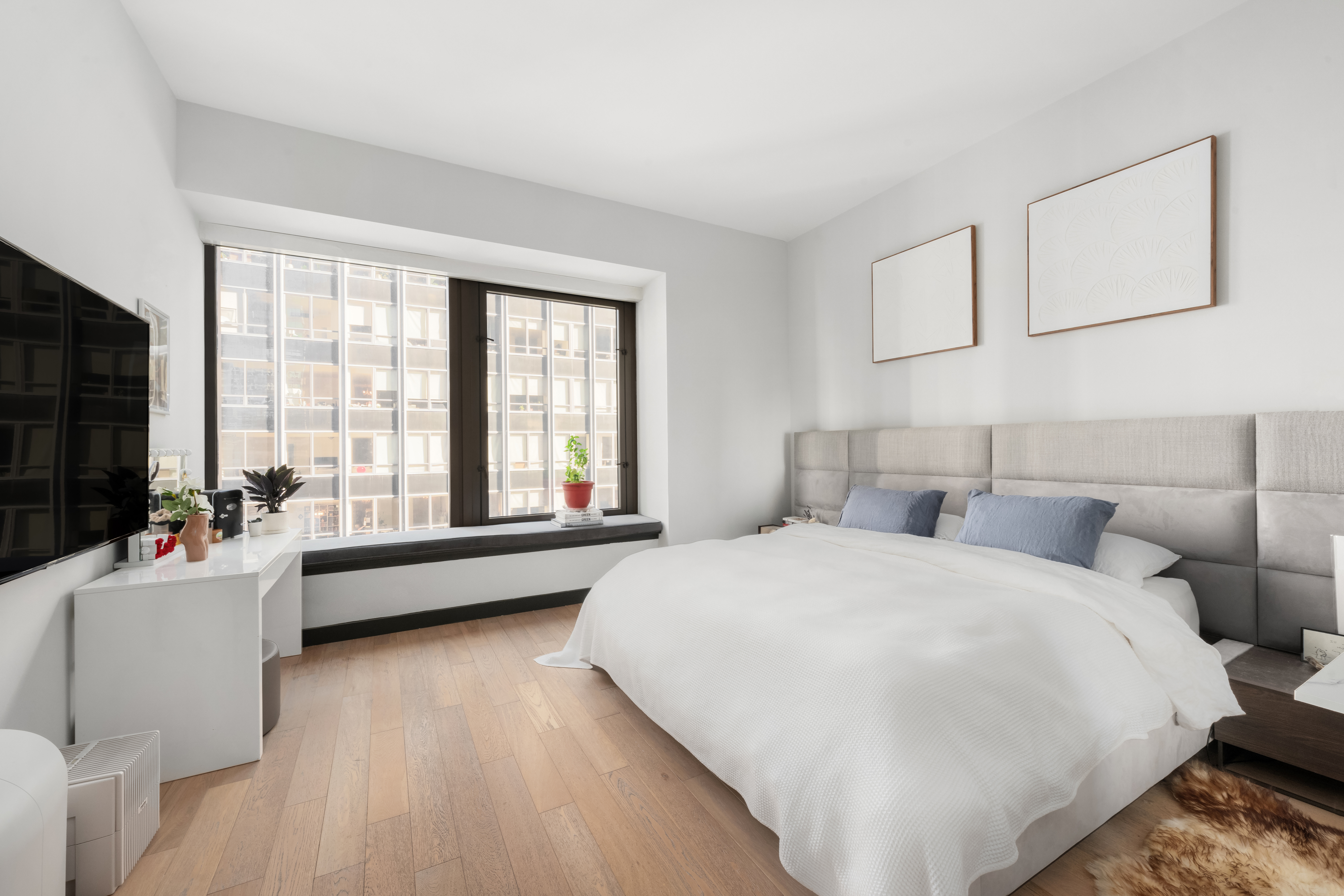 75 Wall Street, Unit 22O Manhattan, NY 10005 - Photo 7 of 11 a bedroom with a bed and a couch