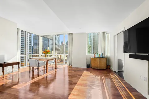 $1,900,000 | 60 East 55th Street, Unit 40B | Midtown East