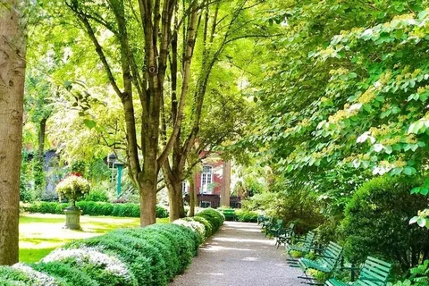 a view of a multi story building