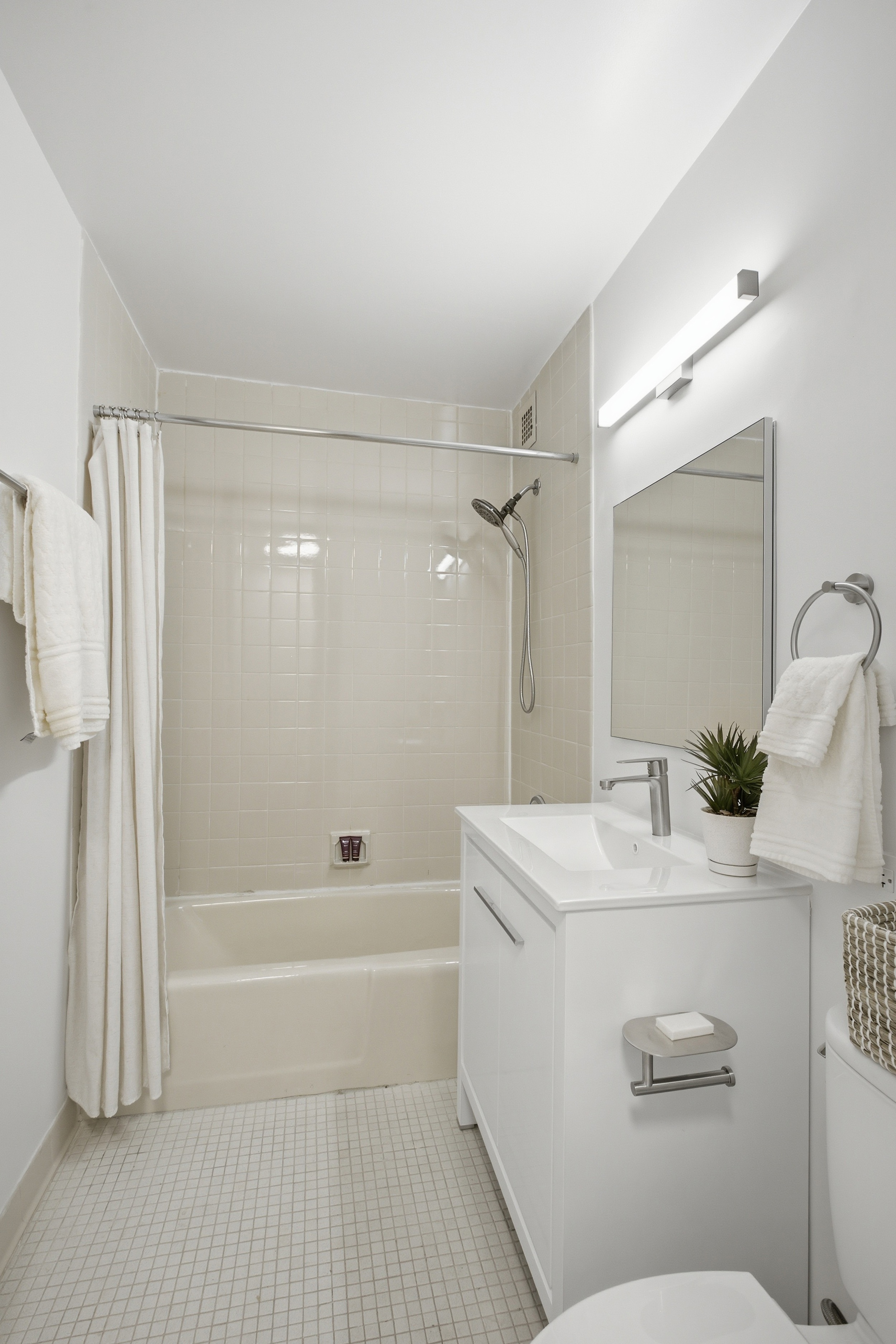 531 Main Street, Unit 409 Manhattan, NY 10044 - Photo 10 of 12