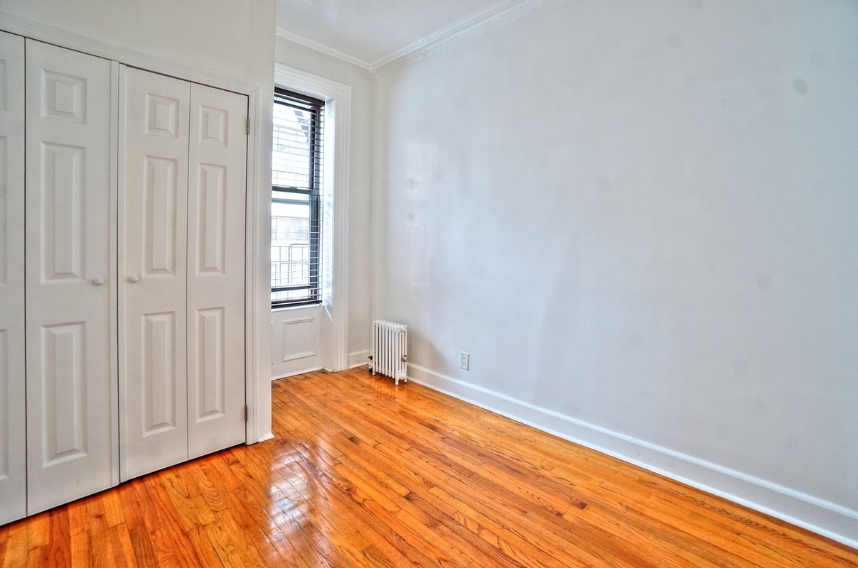 300 East 69th Street, Unit 3W Manhattan, NY 10065 - Photo 3 of 4
