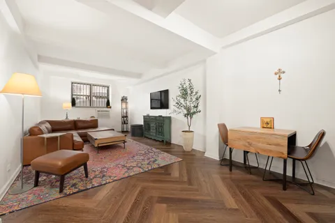 $500,000 | 150 East 27th Street, Unit LA | Kips Bay