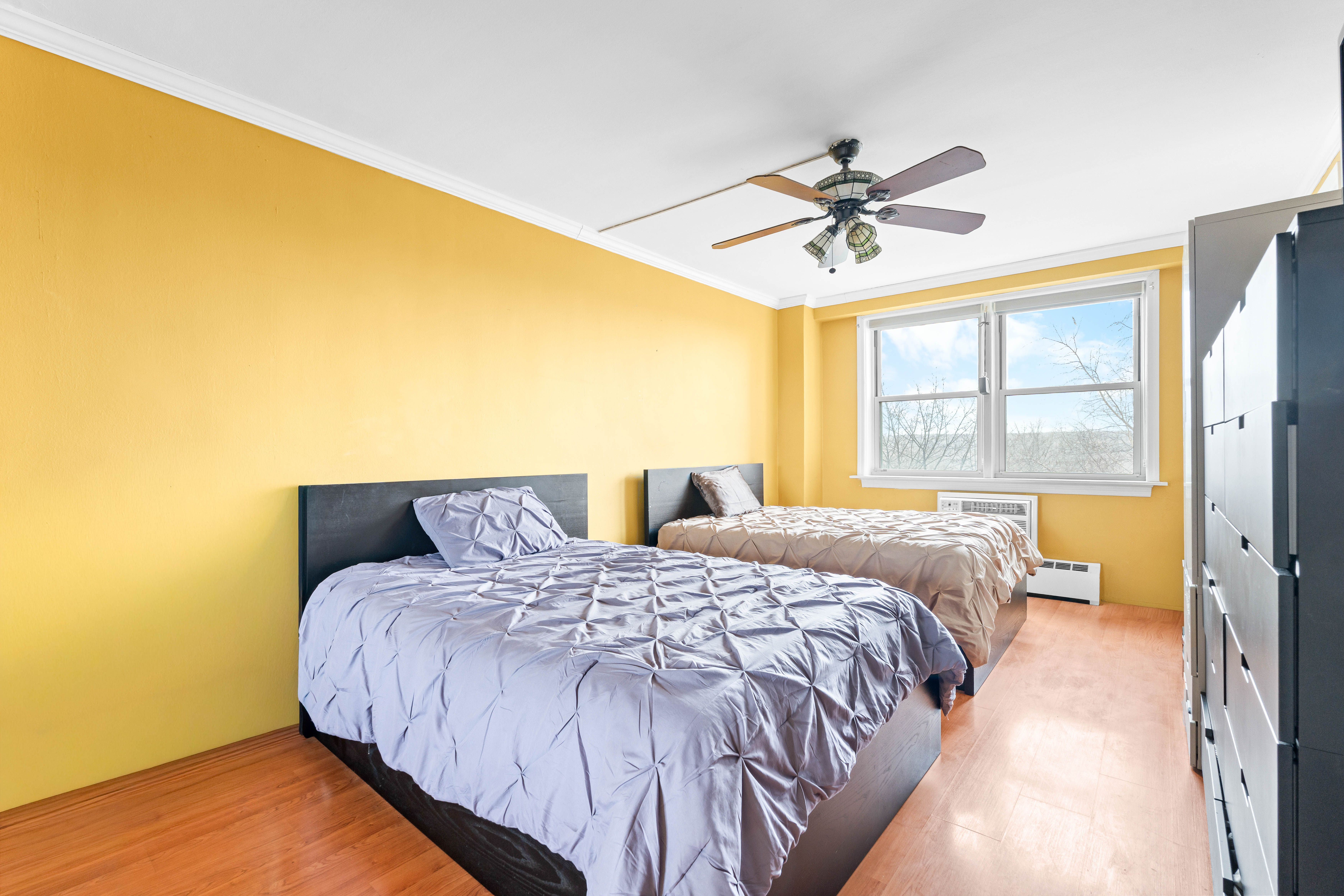 5800 Arlington Avenue, Unit 6L Bronx, NY 10471 - Photo 4 of 19 a bedroom with a bed and window