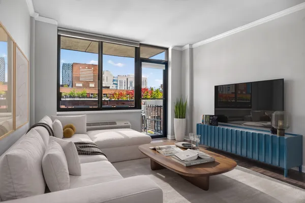 $849,000 | 403 East 62nd Street, Unit 11B | Lenox Hill