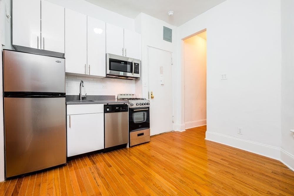 176 Thompson Street, Unit 2D Manhattan, NY 10012 - Photo 2 of 4