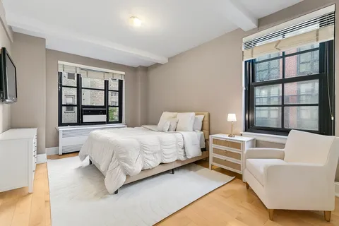 $720,000 | 235 East 22nd Street, Unit 7T | Gramercy