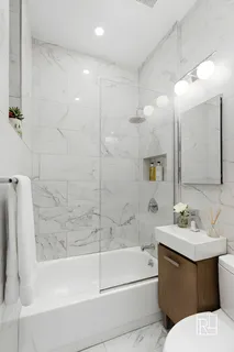 $455,000 | 152 East 83rd Street, Unit 1D | Upper East Side