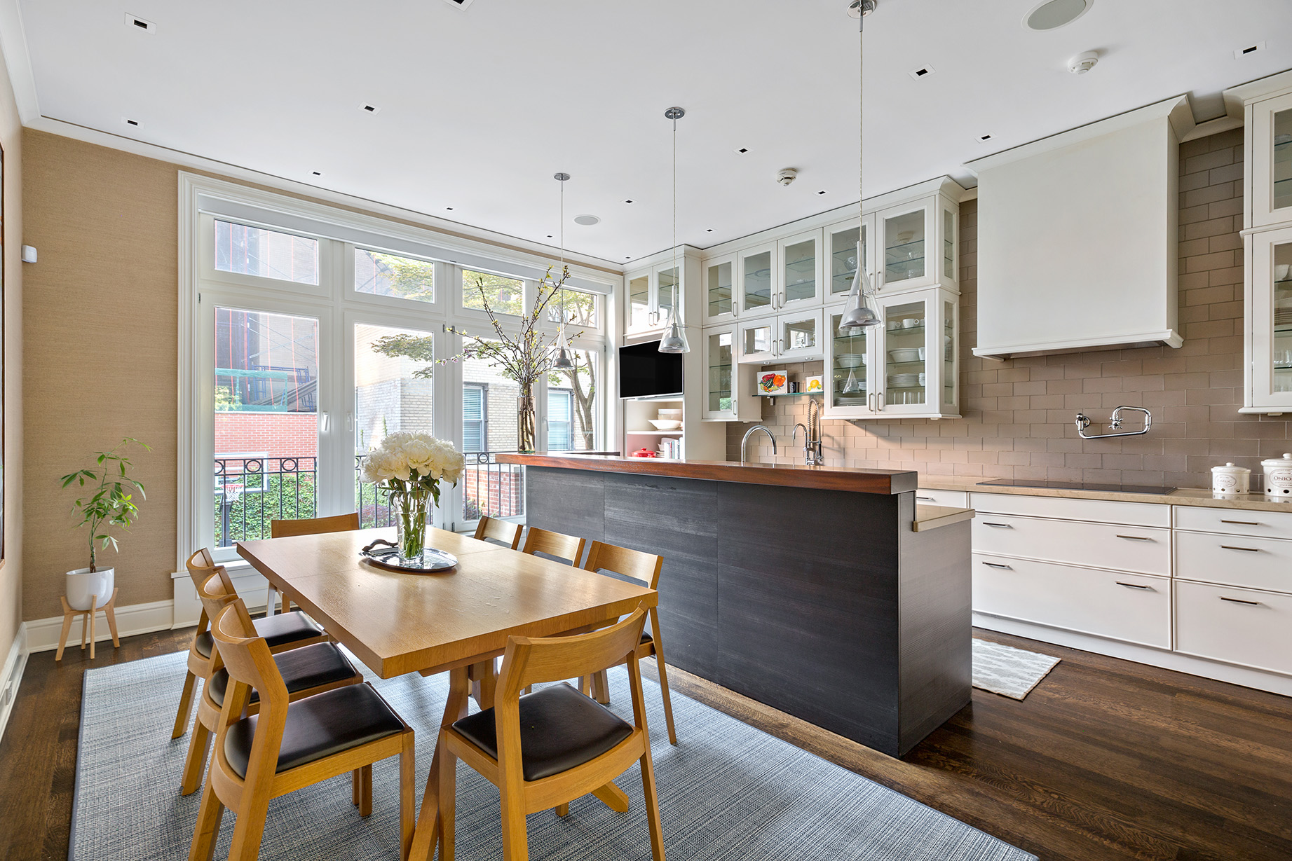 154 East 74th Street Manhattan, NY 10021 - Photo 3 of 23