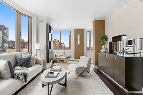 $2,249,000 | 400 East 90th Street, Unit 23B | Upper East Side