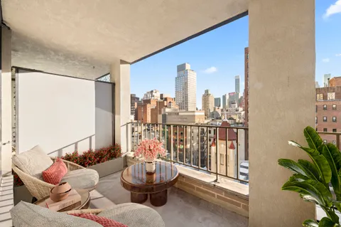 $1,650,000 | 333 East 69th Street, Unit 10H | Lenox Hill