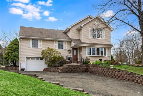 $899,000 | 40 Catherine Court, Cedar Grove, NJ 07009