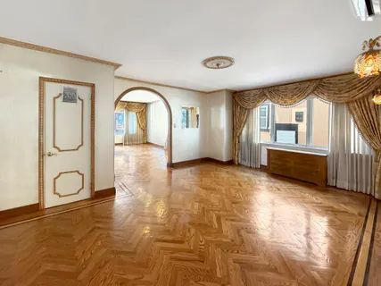 $1,098,000 | 3731 Maple Avenue | Seagate