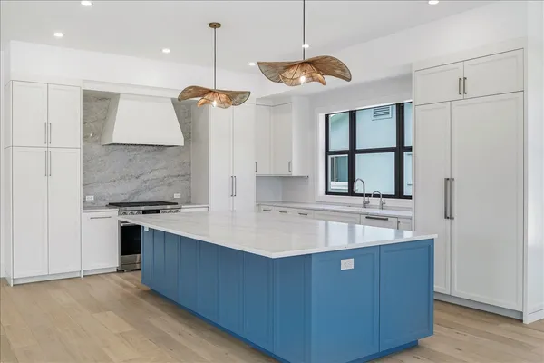 $2,999,000 | 2200 11th Street North, Naples, FL 34103