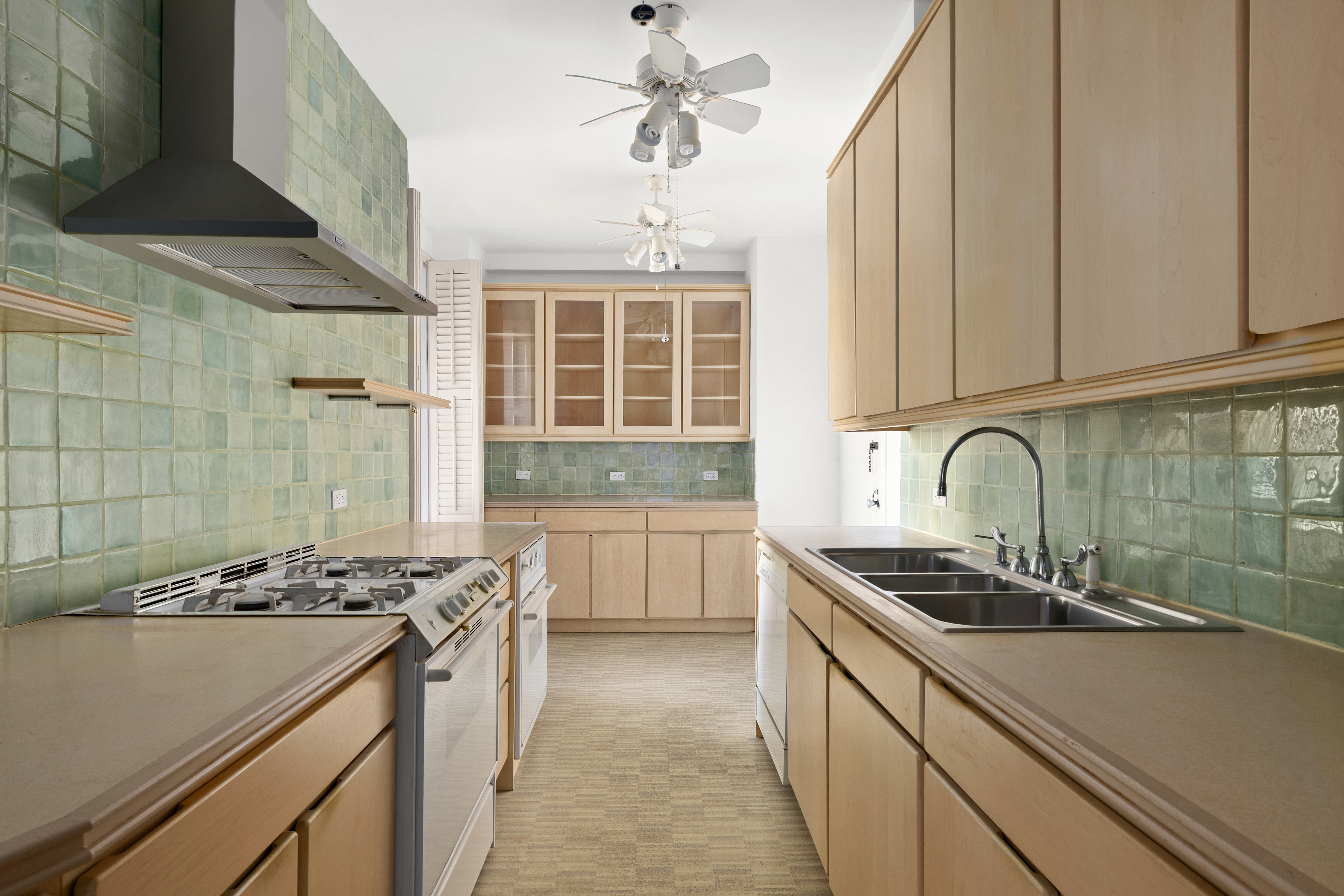 160 Riverside Drive, Unit 8A Manhattan, NY 10024 - Photo 4 of 15 a kitchen that has a sink and a stove