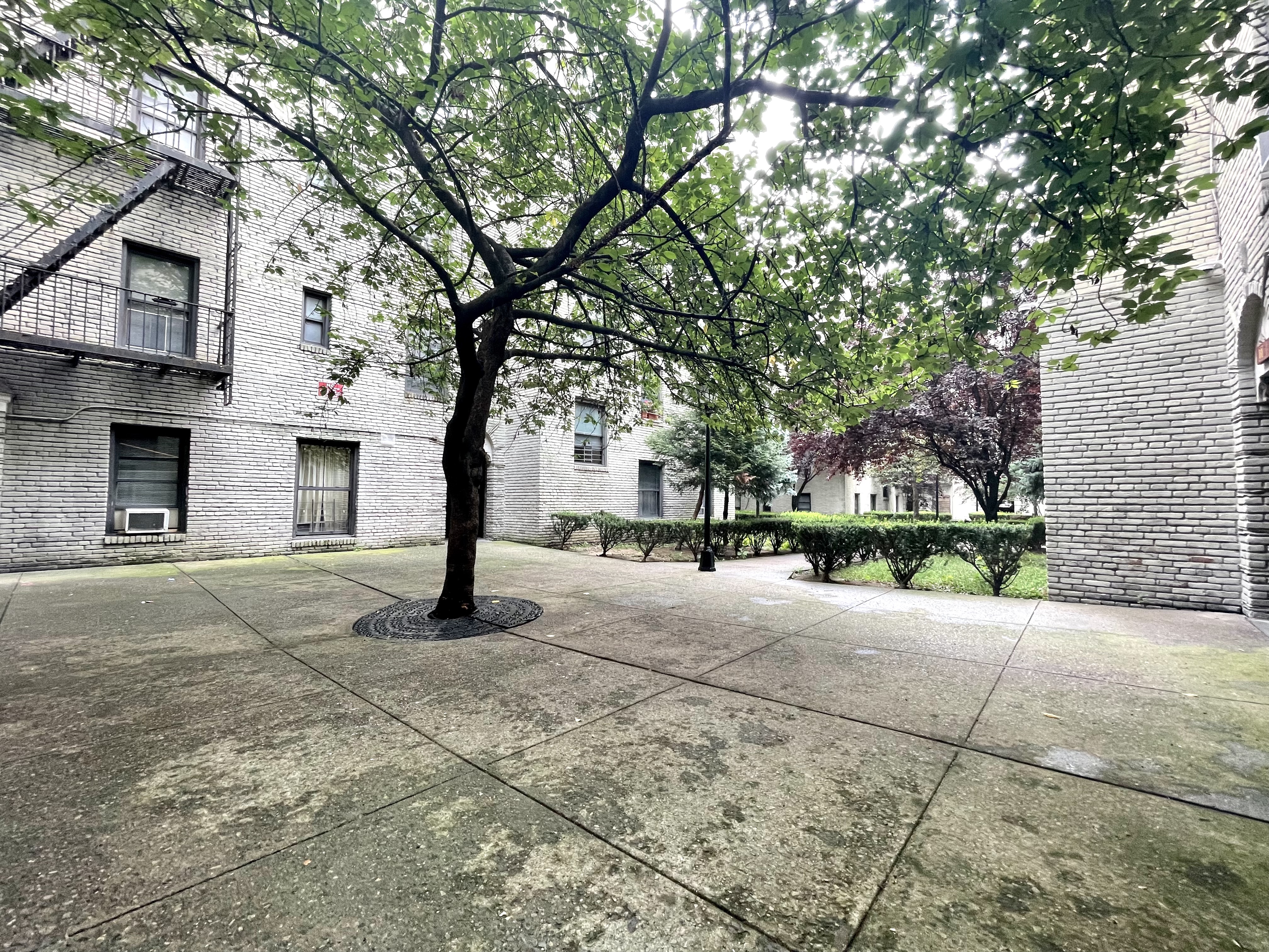 21-16 35th Street, Unit 3G Queens, NY 11105 - Photo 11 of 12