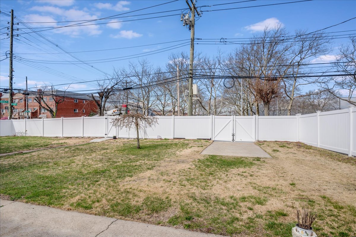 97-05 Albert Road Queens, NY 11417 - Photo 30 of 31