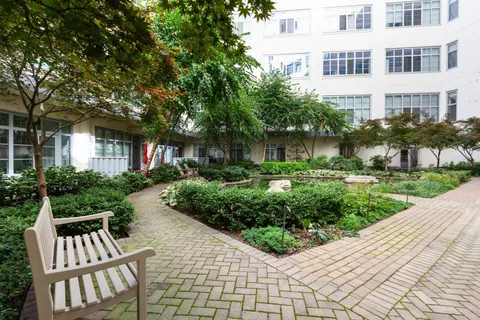 $899,000 | 27-28 Thomson Avenue, Unit 127 | Long Island City