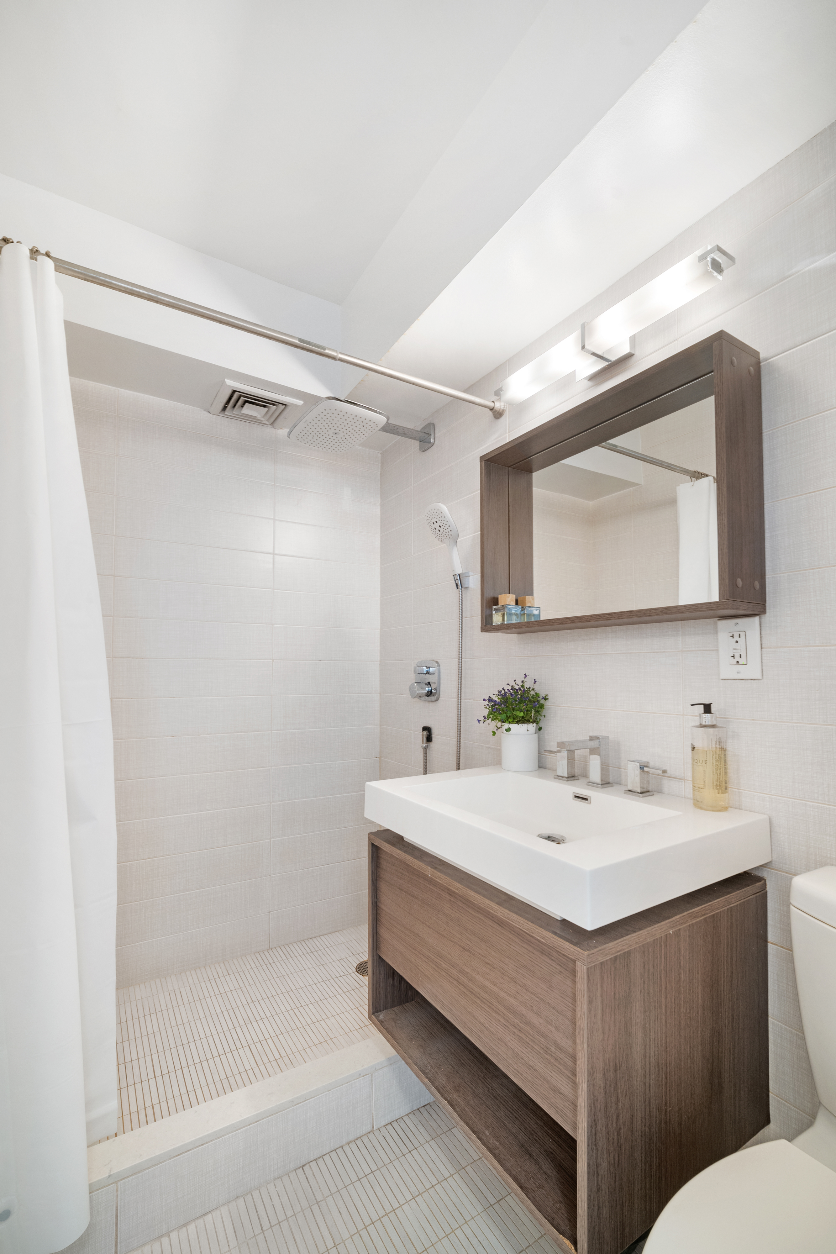 340 East 64th Street, Unit 2H Manhattan, NY 10065 - Photo 7 of 10