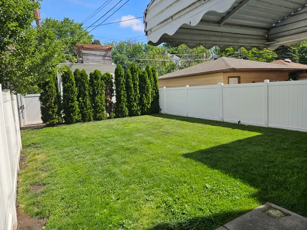 $1,200,000 | 2020 West Waveland Avenue, Chicago, IL 60618