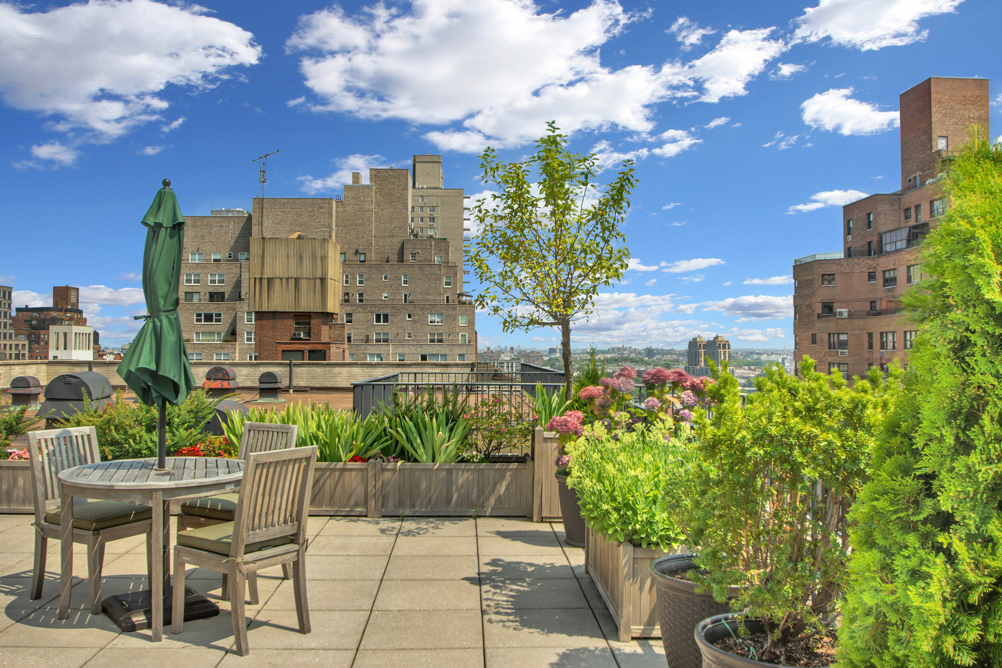 425 East 79th Street, Unit 2A Manhattan, NY 10075 - Photo 9 of 10
