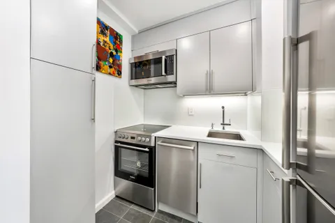 $510,000 | 2 Tudor City Place, Unit 9OS | Murray Hill