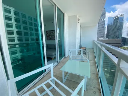 $718,000 | 950 Brickell Bay Drive, Unit 2206, Miami, FL 33131