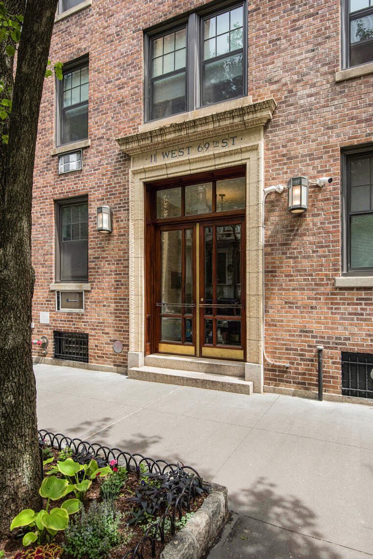 11 West 69th Street, Unit 3C Manhattan, NY 10023 - Photo 12 of 13