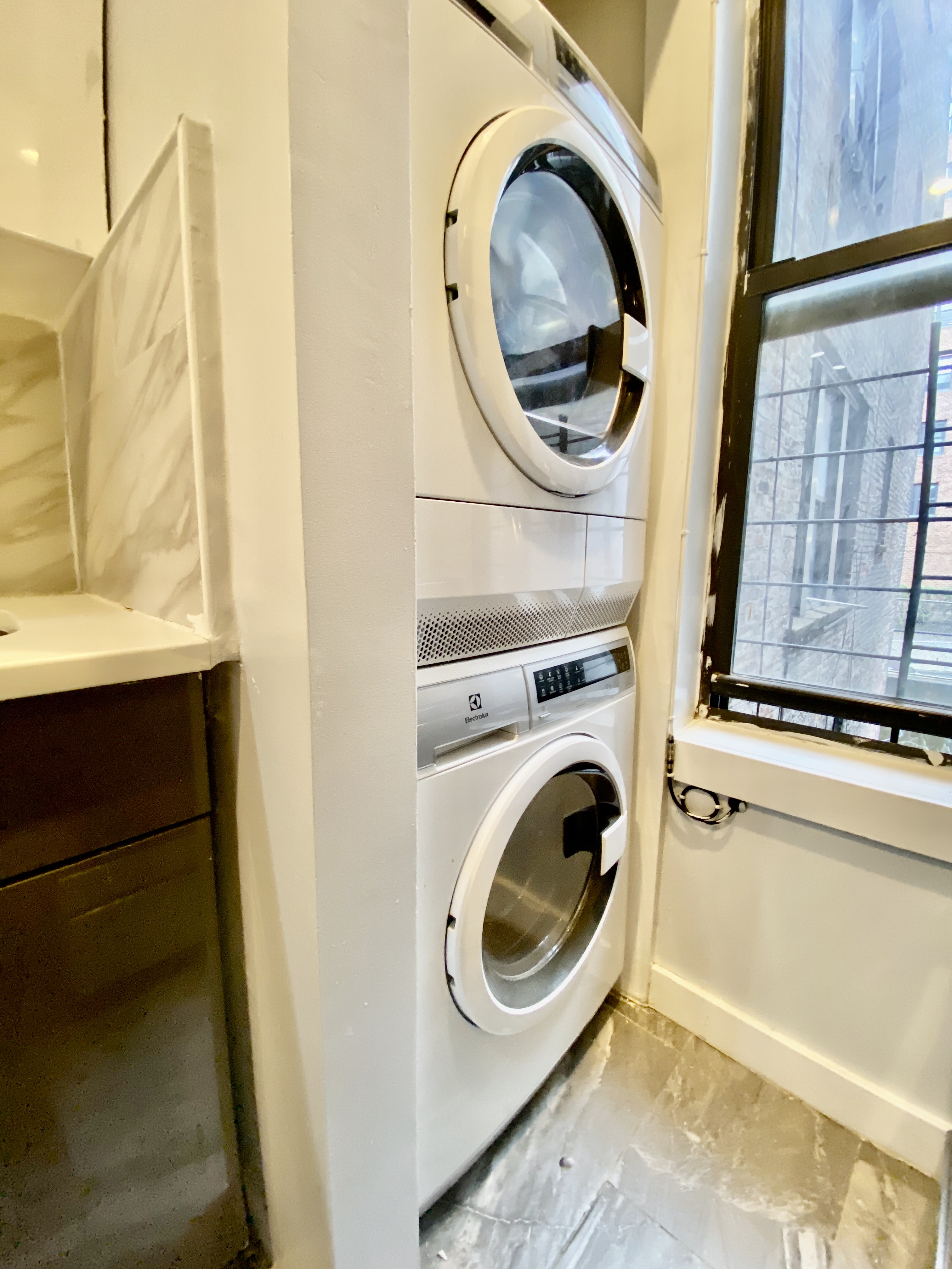 87 Post Avenue, Unit 2 Manhattan, NY 10034 - Photo 5 of 6