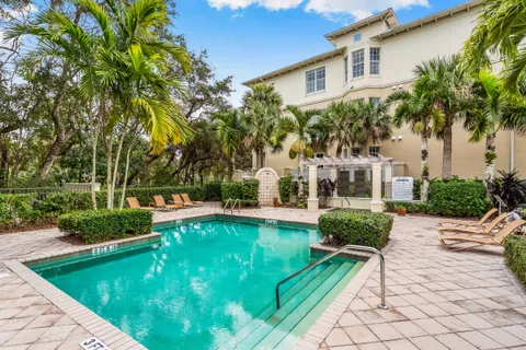$2,400,000 | 121 Palm Island Lane, Vero Beach, FL 32963