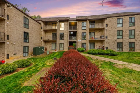 $249,000 | 6141 Edsall Road, Unit L, Alexandria, VA 22304