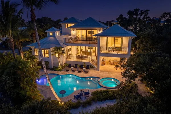 $4,400,000 | 220 North Harbor Drive, Holmes Beach, FL 34217
