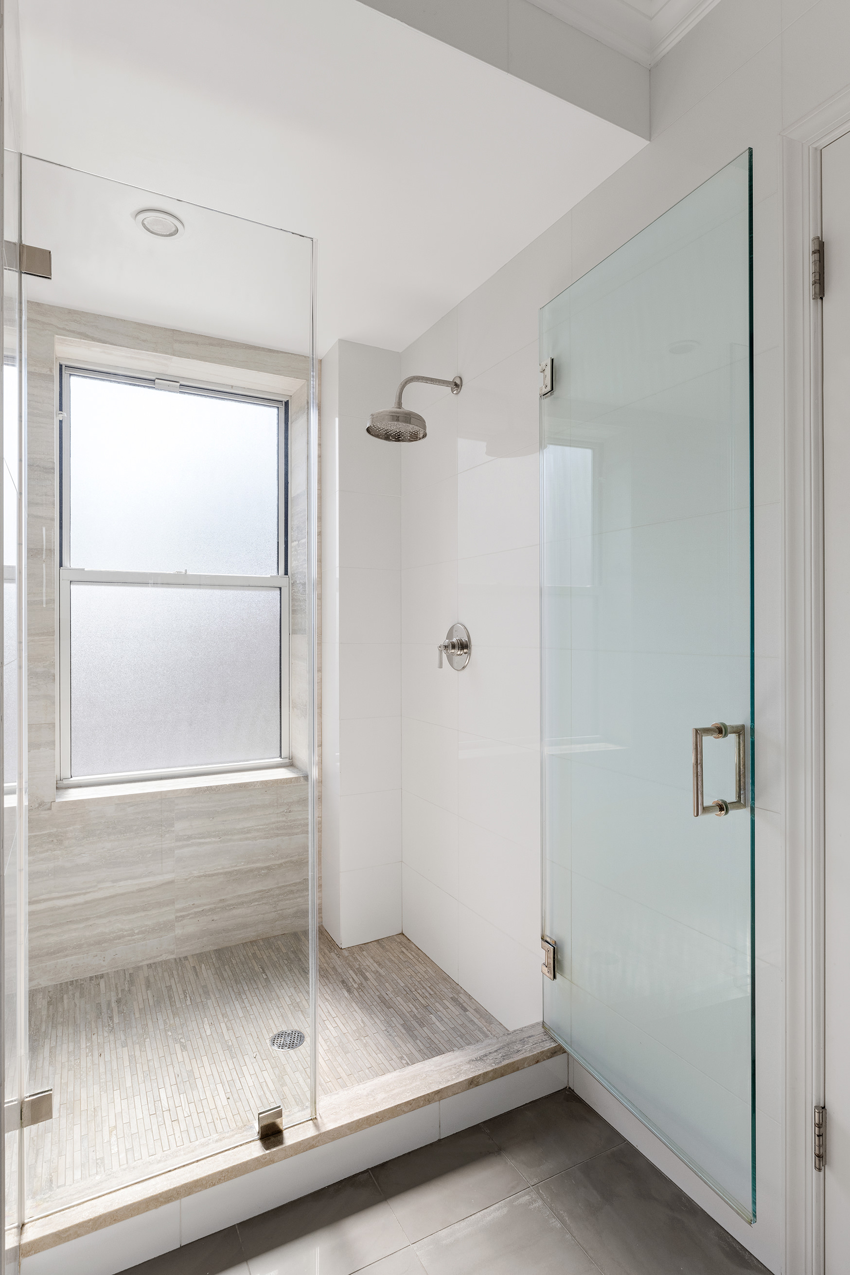 165 West 91st Street, Unit 9AB Manhattan, NY 10024 - Photo 10 of 24 a bathroom with a bath tub