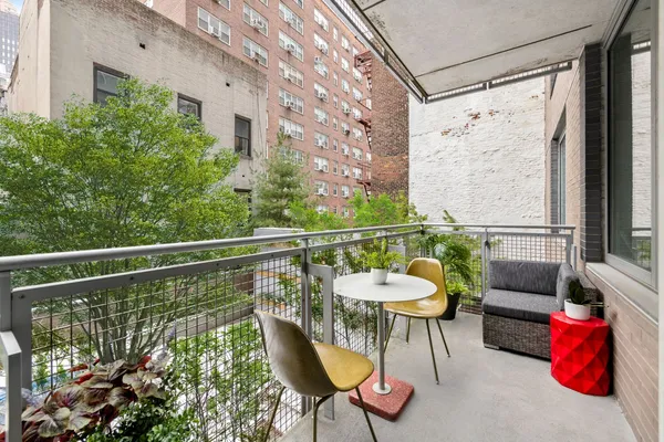 $5,300 | 225 East 34th Street, Unit 5J | Murray Hill