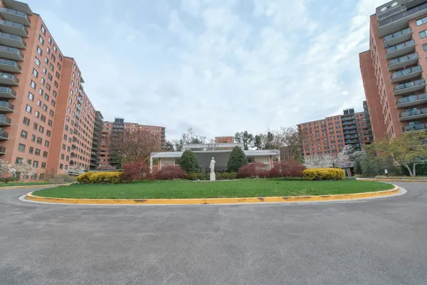 $5,100 | 4201 Cathedral Avenue Northwest, Unit 114W, Washington, DC 20016