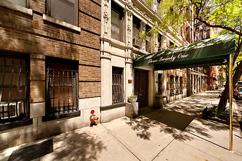 $729,000 | 321 West 55th Street, Unit 53 | Hell's Kitchen