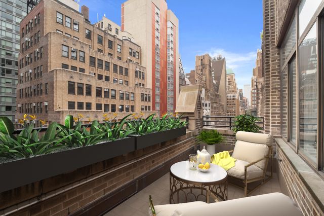 $1,089,000 | 360 West 36th Street, Unit 10NE | Hudson Yards