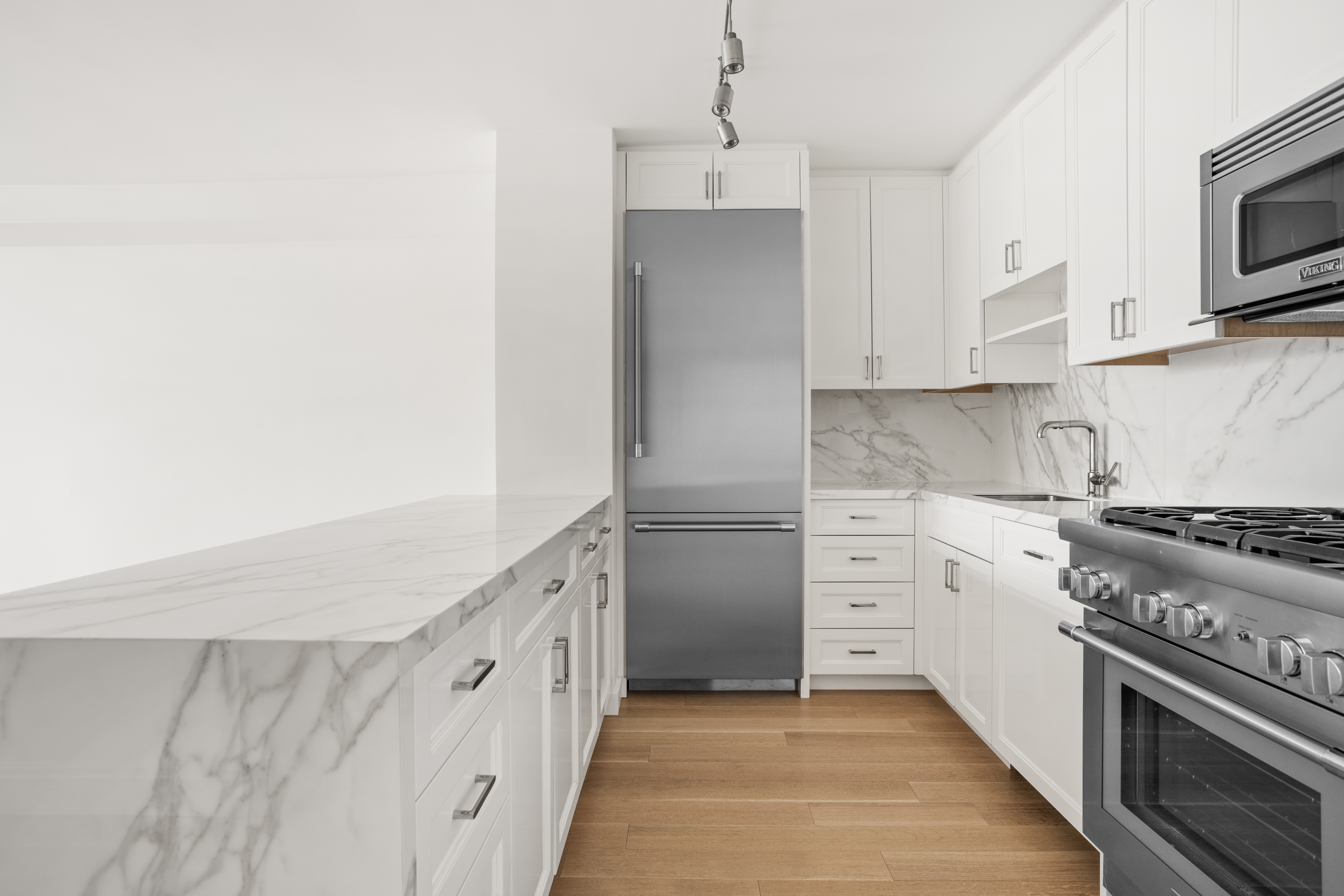 510 East 80th Street, Unit 12D Manhattan, NY 10075 - Photo 6 of 9