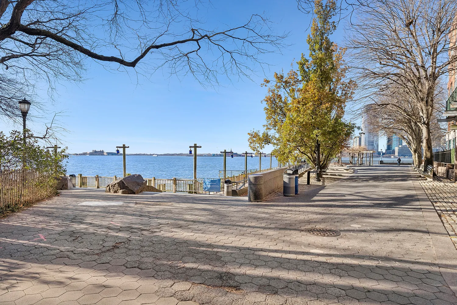 $525,000 | 21 South End Avenue, Unit 528 | Battery Park City