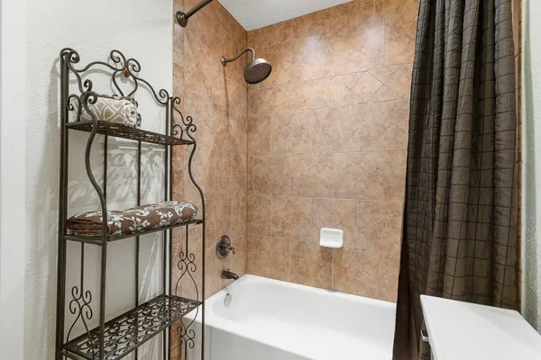 $449,000 | 3930 Knollcrest Drive, Montgomery, TX 77356