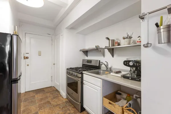 $415,000 | 205 East 78th Street, Unit 8S | Upper East Side