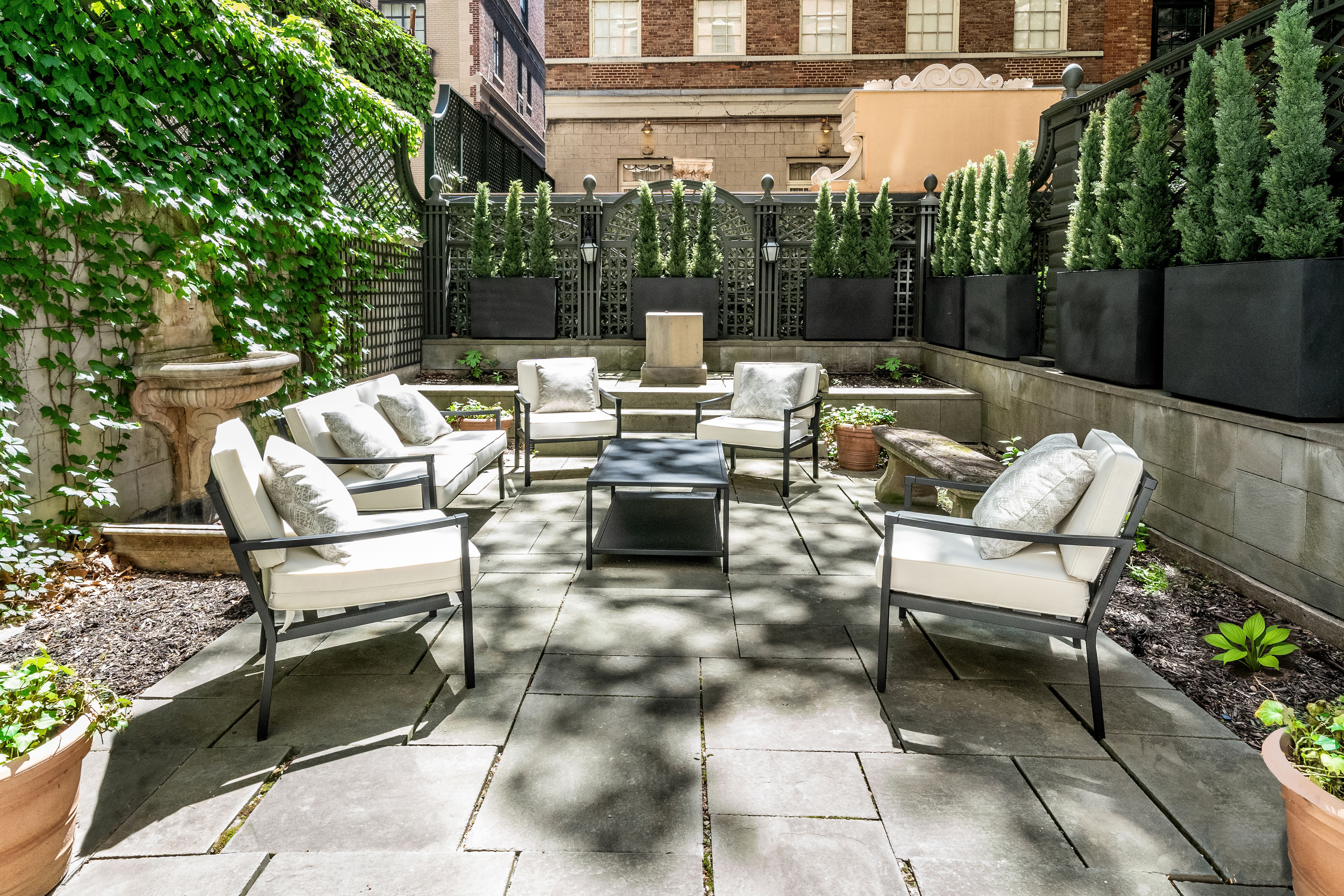46 East 71st Street Manhattan, NY 10021 - Photo 6 of 27 a view of an outdoor sitting space