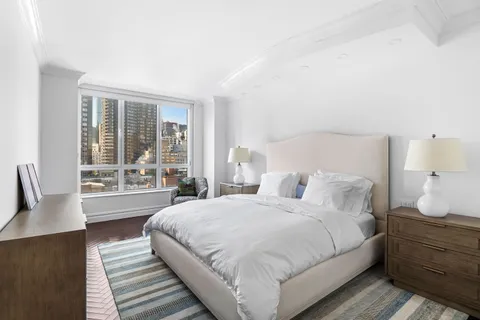 $3,205,000 | 351 East 51st Street, Unit PH5B | Midtown East