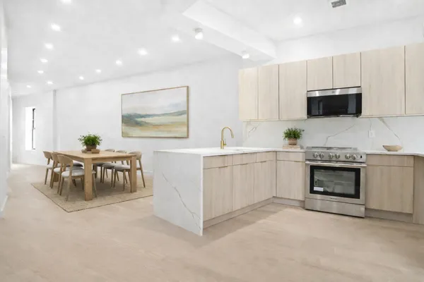 $8,250 | 192 Flatbush Avenue, Unit 4W | Park Slope