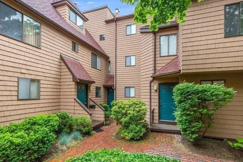 $1,250,000 | 266-276 Pearl Street, Unit F, Cambridge, MA 02139