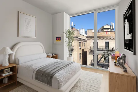 $2,075,000 | 540 West 49th Street, Unit PH3N | Hell's Kitchen