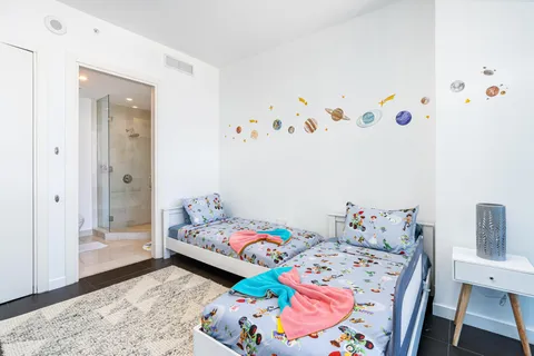 $975,000 | 200 Biscayne Blvd Way, Unit 4812, Miami, FL 33131