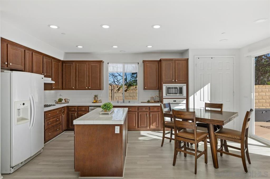 475 Taylor Drive Oceanside, CA 92056 - Photo 8 of 27